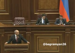 Никол Пашинян выступает с заявлением о новой революции в Армении