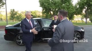 Вице-премьер Армении Мгер Григорян выступает на мероприятии ко Дню независимости США в Ереване