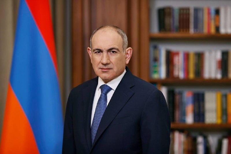 Премьер-министр Армении Никол Пашинян поздравляет с Днём Конституции