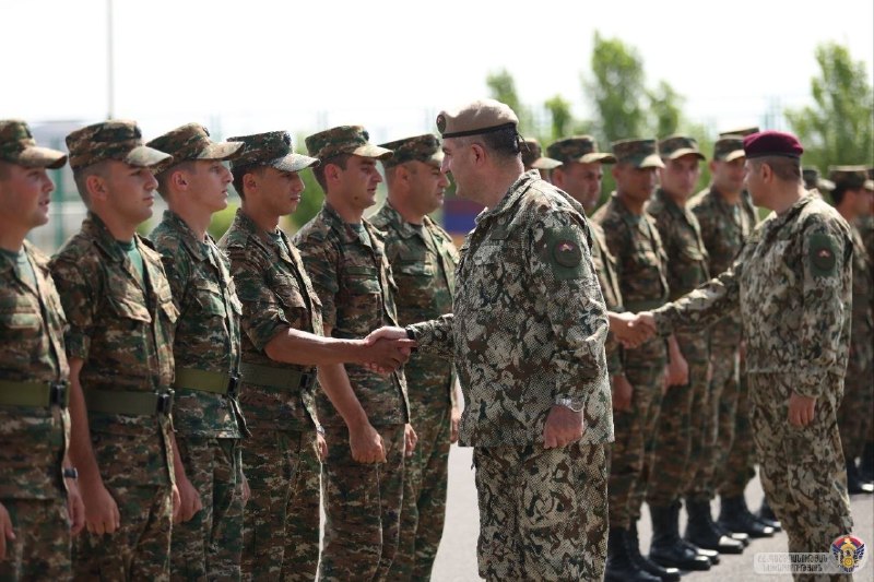 Первый замминистра обороны РА Эдвард Асрян на церемонии присяги сержантов ВС Армении