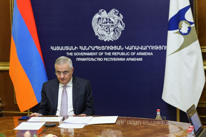 Вице-премьер Армении Мгер Григорян на видеозаседании Совета ЕЭК