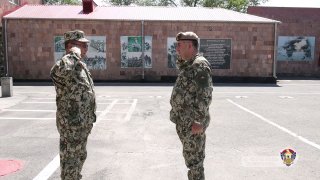 Генерал-лейтенант Эдвард Асрян на строевом смотре республиканского сборного пункта Армении