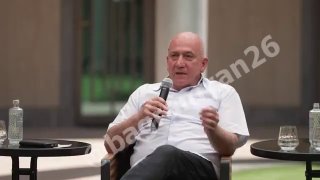 Арам Абрамян выступает на брифинге Самвела Карапетяна в Армении