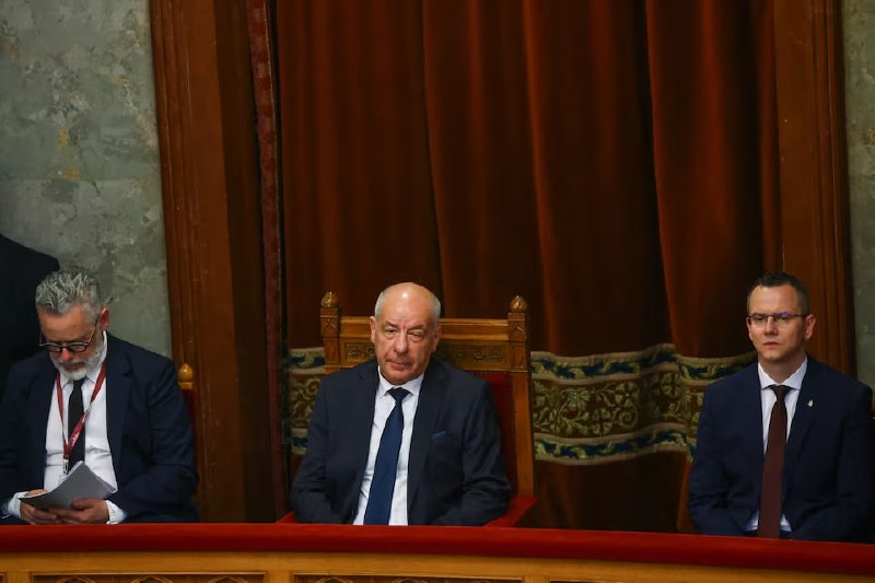 Парламент Венгрии голосует за отстранение президента Тамаша Шуйока