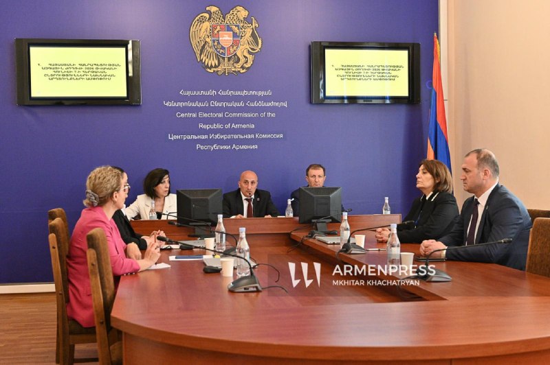 Председатель ЦИК Армении Ваагн Овакимян на брифинге о парламентских выборах 7 июня