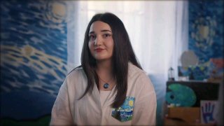 Наре Ванян в мастерской в селе Чинари с экосумками бренда ChiNare’s