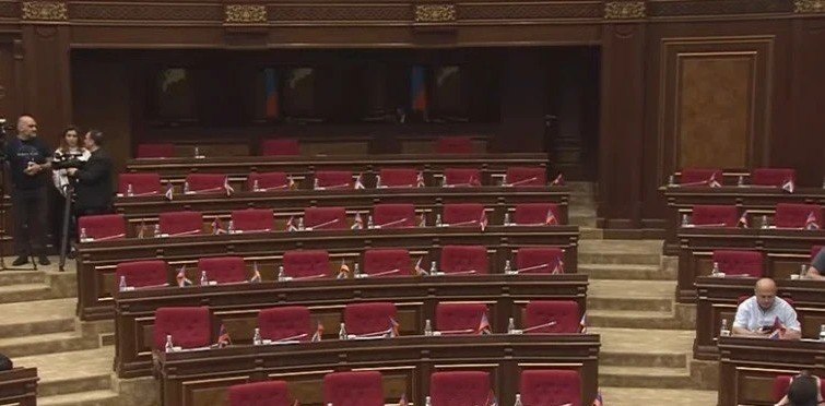 Здание парламента Армении, где проходит сессия без оппозиции