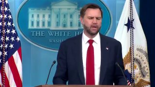 Вице-президент США Джей Ди Вэнс выступает с заявлением об Израиле и Дональде Трампе