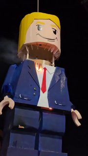 Сожжение чучела Трампа в стиле LEGO в Мешхеде, Иран