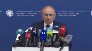 Премьер-министр Армении Никол Пашинян выступает с заявлением