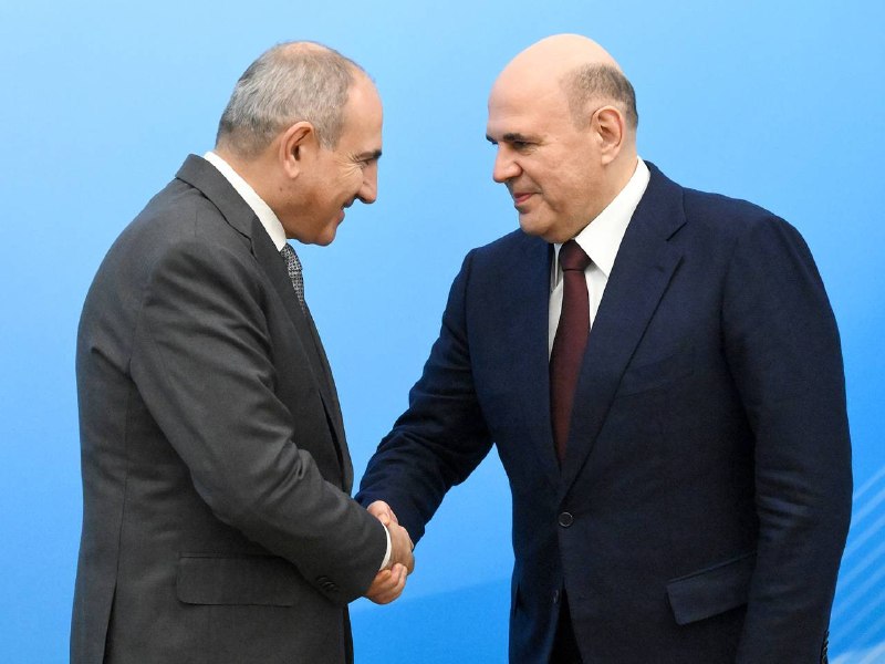 Михаил Мишустин и Никол Пашинян на переговорах в Екатеринбурге