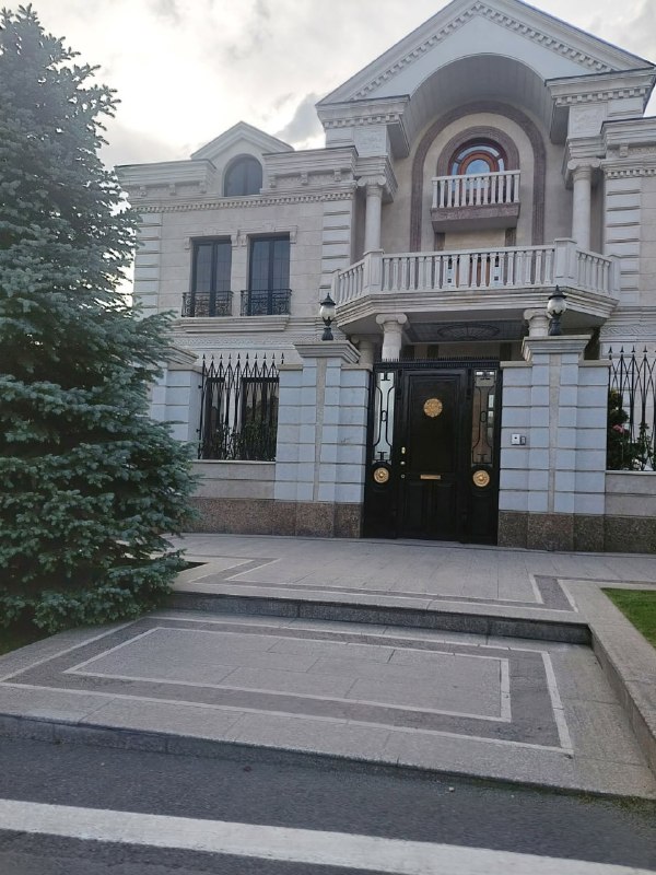 Особняк в Армении, который, предположительно, принадлежит жене Ваге Карапетяна и разделен на пять кадастровых частей.