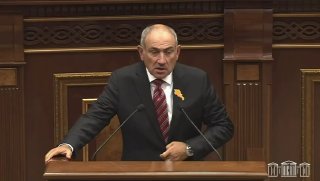 Премьер-министр Армении Никол Пашинян выступает с заявлением о фейке про возвращение азербайджанцев