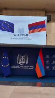 Министр экономики Армении Геворг Папоян на встрече с дипломатами ЕС в Ереване