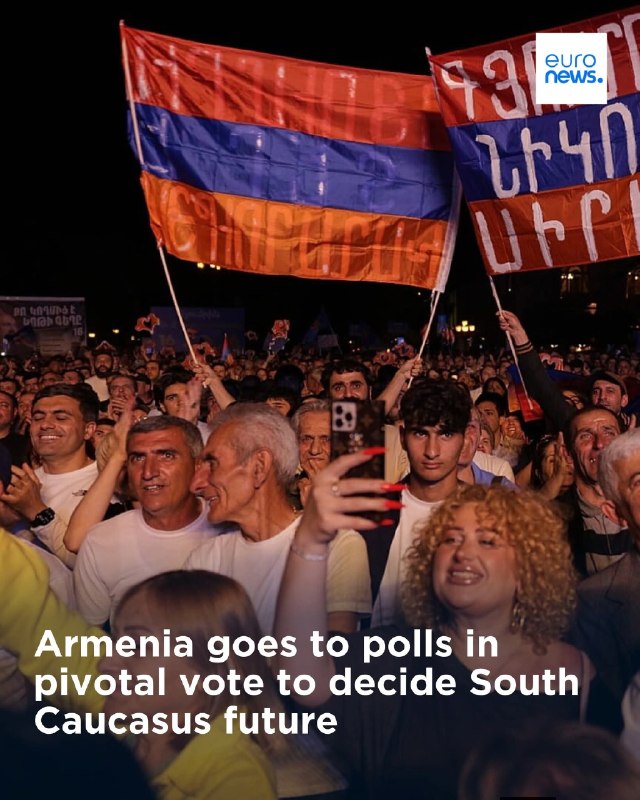 Избирательный участок в Армении в день голосования