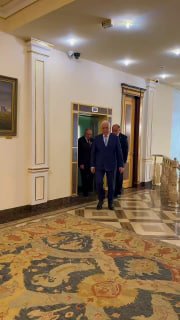 Никол Пашинян и Ваагн Хачатурян на встрече в Ереване