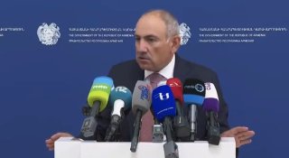 Никол Пашинян выступает с заявлением о Гагике Царукяне, Армения
