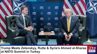 Дональд Трамп и флаг Испании на фоне деловых переговоров