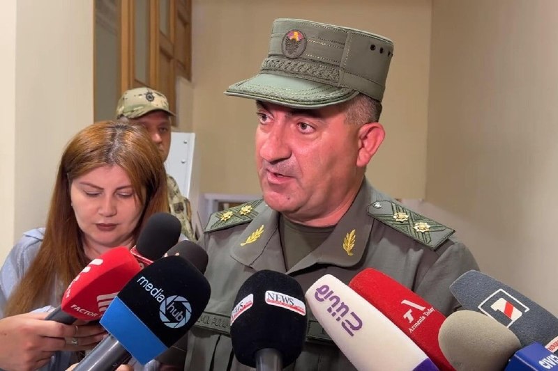 Начальник Главного штаба ВС Армении Эдвард Асрян в парламенте