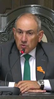 Никол Пашинян выступает с заявлением о приоритетах строительства в Армении