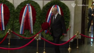 Прощание Путина с экс-министром обороны Ивановым в Москве