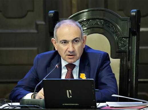 Никол Пашинян выступает с заявлением в Армении