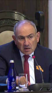 Никол Пашинян выступает на встрече с бизнесом в Армении