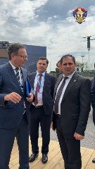 Министр обороны Армении Сурен Папикян на встрече в Париже с представителями KNDS и Airbus