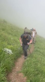 Никол Пашинян во время восхождения в горах Армении