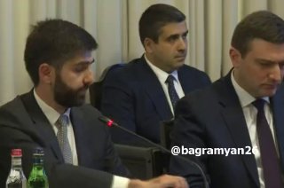 Никол Пашинян выступает на встрече с бизнесом, Армения