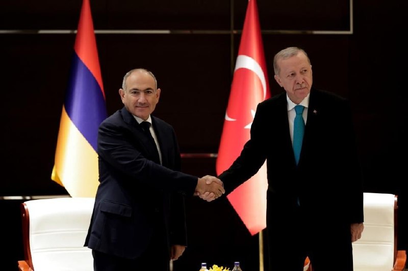Президент Турции Реджеп Тайип Эрдоган и премьер-министр Армении Никол Пашинян
