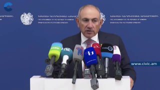 Никол Пашинян выступает на встрече с избирателями в Армении