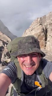 Премьер-министр Никол Пашинян на вершине горы Хуступ