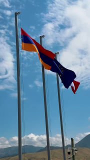 Никол Пашинян на строящемся Вединском водохранилище в Араратской области Армении
