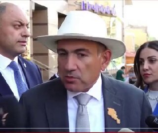 Никол Пашинян и Ален Симонян на заседании в Армении